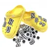 Hot Selling 1pcs Black White Alphabet Shoes Charms Silicone Croc Tillbehör Kids X-Mas Presenter Armband Hål Slipper Dekor