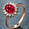 Klaster pierścienie Klasyczne Ruby Gemstones Cyrkon Diamenty Różowe Złoty Kolor Dla Kobiet Red Jade Crystal Królewska Biżuteria Bijoux Bague Prezenty