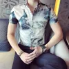 夏の男性シャツ半袖カジュアルスリムフィットドレスシャツ孔雀印刷ストリートウェアナイトルブソーシャルタキシードブラウス服210527