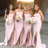 2021 Sexy arabische Brautjungfernkleider in Blush-Rosa, Spaghettiträger, ärmellos, seitlich geschlitzt, Hochzeitsgast, bodenlanges Trauzeugin-Kleid