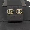 Orecchini di design di lusso Donna Ragazza Marca Lettera Orecchini a bottone Orecchini di moda di alta qualità Design per gioielli da donna per feste di nozze 2022