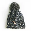 ビーニー/スカルキャップ秋と冬の暖かいファッションパーソナリティヒョウプリント大ボール編み物ウールスリーブヘッドフランジ帽子