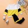 Jesień 2-częściowy Baby / Toddler Boy Colorblock Splice Sweter z długim rękawem i spodnie w paski Ustawia ubrania 210528