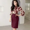 2 штуки набор женщин весна белый цветочный принт блузки и высокая талия Bodycon карандашные юбки Корейский Chic Office Lady Suit 210529