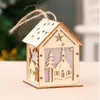 クリスマスログキャビンハングズウッドクラフトキットパズルおもちゃクリスマス木製の家キャンドルライトバーの家の飾り