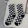 Jesień Zima Damskie Czarne Białe Skarpety Checkerboard Mężczyźni Hip Hop Bawełna Unisex Sock