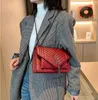 2023 Moda Kadın Çantası Küçük Kokulu Stil Lingge Zincir Omuz Crossbody Messenger çanta