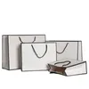 Gift Wrap 10 stks / partij Large White Kraft Paper Packaging tas, kledingtas Klein zwart winkelen