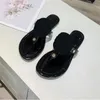 Flip Flops Designer Slajdes Brand Women Kapta Buty Flat Obcowanie Sandały Większość suwaków modowych lat lato