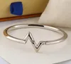 Man vrouw bangle sieraden armband 3 kleuren topkwaliteit armbanden voor letters open gesp fashion armbanden