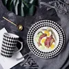 Assiettes à dîner en porcelaine géométriques noires et blanches Assiette ronde en céramique de 8 pouces pour dessert gâteau petit déjeuner steak rayures point courbe 7 motif