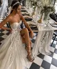 2021 Sexy Strand Boho A-lijn Trouwjurken Huwelijk Bruidsjurken Voor Bruid Elegant Kant Kralen Strapless Illusion Doorschijnend Mouwloos High Side Split Prinses Grote maten