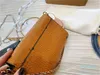 Borse a spalla casual da donna Borsa a tracolla di qualità di lusso Borsa a tracolla Borse Portafoglio Il materiale della pelle bovina sente la catena di metallo Due colori