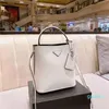 2021 Mode Catwalk Style Bucket Bag Luxury Designer Ladies Handväska Stor kapacitet Han Dbag Högkvalitativa Väskor High-end enstaka produkter 6100