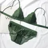 soutien-gorge vert et culotte