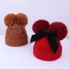 Sevimli Kalınlaşmak Kış Sıcak Şapka Ile Çocuklar Için Çift Ponpon Ilmek Örme Kapaklar Beanie Yumuşak Kız Erkek Açık Şapka Bonnet RRA4510