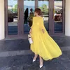 желтое платье дамы миди