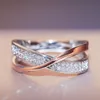 結婚指輪エスト2つのトーンX形のクロスリングのためのトレンディなジュエリーの眩しいCZの石のクリスタル大型ファッション指