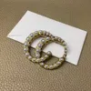 Moda Pearl Charm Pins Broothes for Mens and Women Party Wedding Wedding Miłośnicy prezentowe Zaangażowanie biżuterii z pudełkiem NRJ4461505