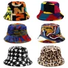 le donne del cappello di houndstooth