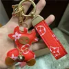 Nyckelringar Cow Nyckelkedjor Tillbehör Brun Flower Teddy Bear Pu Leather Car Keychains Rings smycken Kvinnor MÄNNING ANMÄRKNINGAR CHARMS PENDANT GENTER