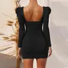 С длинным рукавом квадратный шеи весенние лето черная упаковка Ruched Bodycon платье женщины сексуальные белые белые элегантные короткие мини-партийные платья 21110