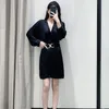 Frühling Frauen Sexy V-ausschnitt Hohe Taille Schlank Solide Mini Kleid Vintage Schwarz Langarm mit Gürtel 210430