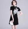 Zomer mode vrouwen draaien kraag korte mouwen geborduurde driedimensionale bloem stretch bag Hip casual jurk 210531