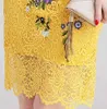 Vestido amarelo vestido de laço verão elegante flores bordadas escritório ocasional fino sexy vestidos vestidos 210520