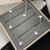 3 färger lyxdesigner smycken sätter kvinnor pärlstav armband hängsmycke halsband geometri brev halsband fest högkvalitativt tillbehör