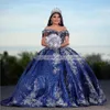 Bling Payetli Tül Boncuk Quinceanera Elbiseler Donanma Mavi 2022 Balo Kapalı Omuz Fildişi Çiçek Aplike Tatlı 15 16 Kızlar