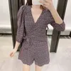 Women Vintage Floral Print Bodysuits Элегантный бабочка для галстука Puff -Suit Ladies Sexy V Sect Summer Beach Short Jumpsuit 210515