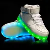 Storlek 26-41 USB Lysande sneakers för barn Vuxna LED-skor med lysande Barnpojkar Flickor Glödande LED-tofflor 220121