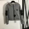 Damenjacken Designer Luxus warme Baumwolljacke Metall Dreieck Abzeichen Oberbekleidung Winter winddichter Mantel Damen Langarm Kapuzenmäntel YTUQ