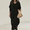 [EAM] Kobiety Czarny Duży Rozmiar Plisowany Przycisk Dress V-Neck Batwing Pół Rękaw Loose Fit Fashion Spring Summer 1DD8021 210512