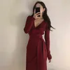 Croysier vestidos de invierno para mujer 2020 elegante cinturón Midi suéter vestido cuello en V manga larga acanalado tejido Sexy Bodycon vestido G1214