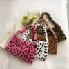 Axelväskor Ullplushväska Kvinnor Höst Vinter Leopard Tryck Fashion Messenger Handväska Underarm Tote Modig