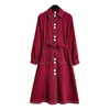 Coreano rojo sólido vuelta gasa fruncido manga larga rodilla vestido primavera verano playa bolsillo Sash botón camisa D1916 210514