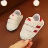 Nouveau bébé chaussures baskets couleur unie PU cuir doux coton bébé garçon chaussures antidérapant nouveau-né enfant en bas âge garçon fille chaussures premiers marcheurs 210326