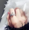 結婚指輪女性のためのヴィンテージの婚約の王冠のための銀色の色のローズゴールドの調節可能なCzの心リングセット2pcs