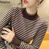 Kvinnors Tröjor Neploe Striped För Kvinnor Halv Hög Hög Krage Patchwork Lace Pullovers Slim Fit Koreansk Strikkad Chic Jumper 2021 Full Femme