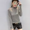 Design T-Shirt Mulheres Diamantes Beading Off-Ombro Ocule Out Algodão Camiseta Mock Neck Manga Longa Primavera Tops T02409B 210421