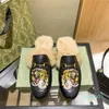 Designer Women Fur Slippers Embroider flower flully Loafers Genuine Leather Mules Womens White Black metal buckle