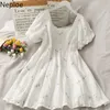 Neploe oco out bordado vestido mulheres verão doce robe sopro manga curta quadrado pescoço solto vestidos branco mini vestidos 210422