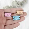 Brev Tag Ticket Smile Hug Brooches Pins Emalj Brosch Lapel Pin Suit Badge Fashion Jewelry For Women Girls Will and Sandy