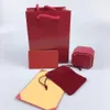 Avrupa Amerika Tasarımcı Moda Stil Kırmızı Baskılı Desen Mektup Takı Setleri Kutular Kolye Bilezik Küpe Yüzük Kutusu Toz Torbası Hediye Çantası