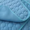 夏の冷却ペットマット毛布のアイスドッグベッドソファーマットのための犬の猫のソファーポータブルツアーキャンプヨガ眠っているペットアクセサリー210924