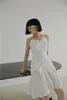 İpli Asimetrik Kayma Elbise Yaz V Boyun Spagetti Kayışı Beyaz Fırfır Dantelli Fırfır Giyim 210427