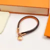 Luxus Liebe Anhänger Charme Armbänder Designer Buchstaben Gürtel Armband Rose Gold Armreifen Für Paar Schmuck Titan Stahl Mit Briefmarken 4603772