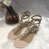 2022 Sandals Brands Moda Mulheres rebite chinelas planas sandálias Girls Flip Flip Sapatos de verão Sapatos de praia Cool Sapatos de geléia 34-439889301